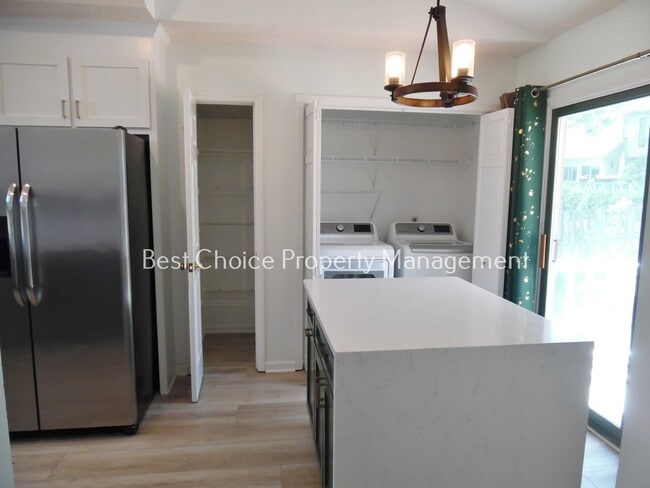 Photo - 5 Fallsburg court