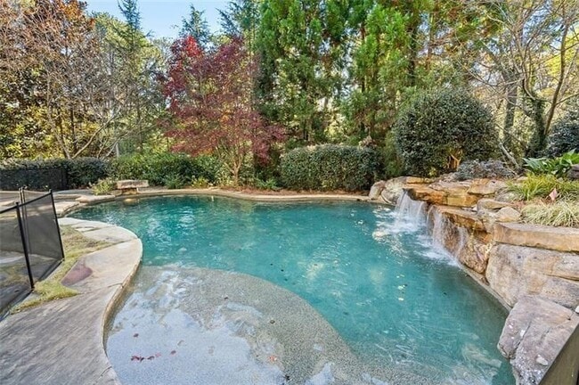 Photo - 5000 Long Island Dr