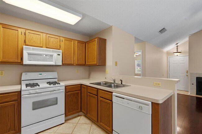 Photo - 11901 Swearingen Dr Unit 77