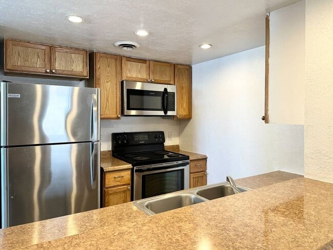 Photo - 1620 N Wilmot Rd