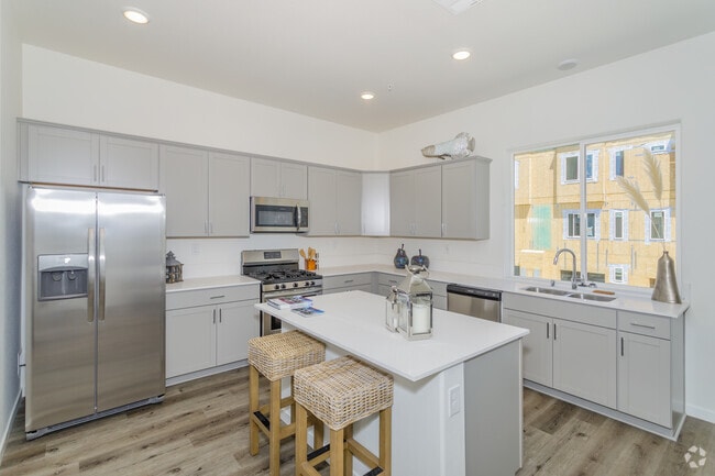 3BR, 2.5BA -1,672 SF