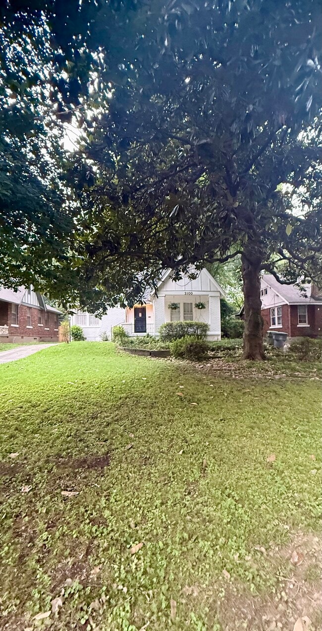 Photo - 2100 University Cir