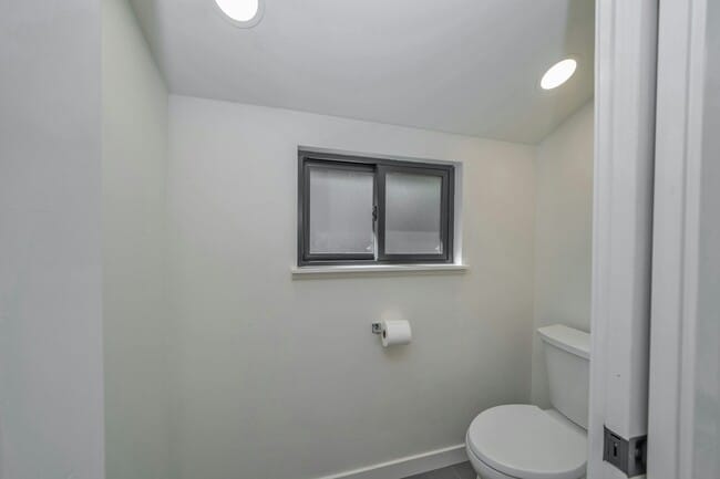 Photo - 6292 Pine St