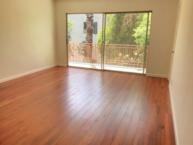 Super Sunny Living Area - 1144 N Orange Grove Ave Unit 10
