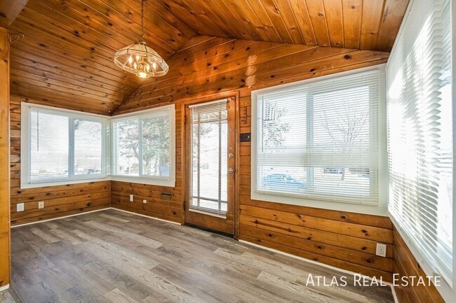 Photo - 657 Irving St