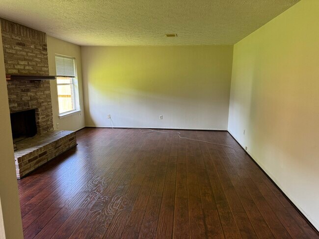Photo - 5614 Country Green St