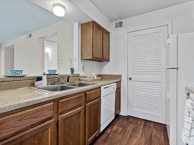 Fully-Equipped Kitchen with Appliances - The Retreat at Woodlands Apartments