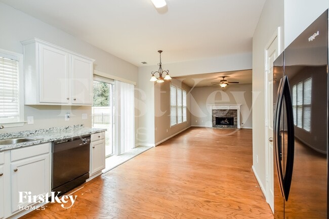 Photo - 506 Millside Tr