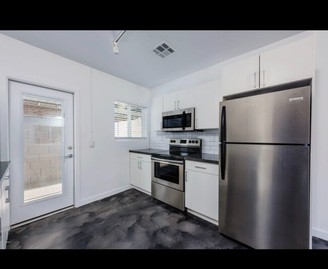 Photo - 3338 N 16th Ave Unidad 2