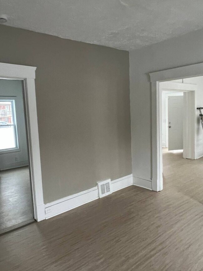 Photo - 853 E 155th St