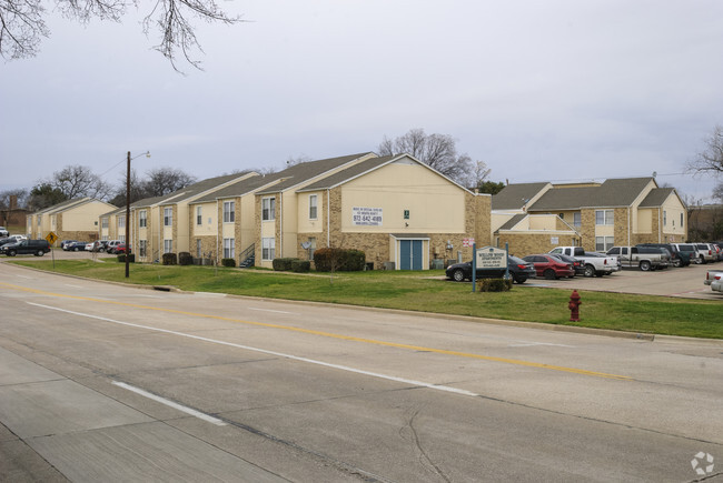 Willow Wood Apartments - Willow Wood Apartments