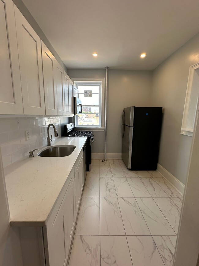 Building Photo - 6th at West Hoboken - Union City, NJ Rental