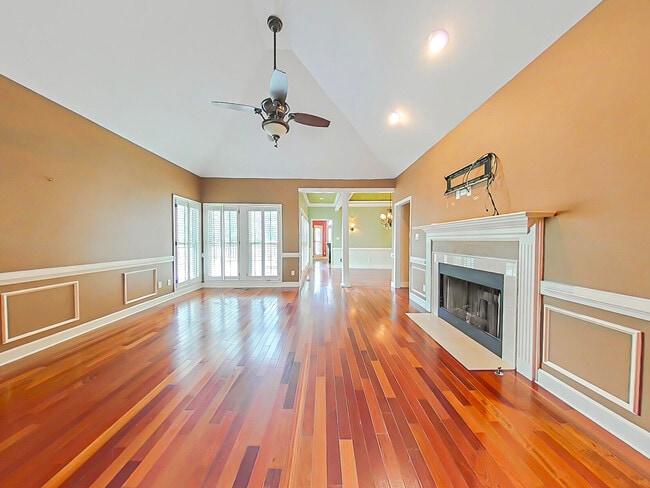 Photo - 732 Magruder Ct