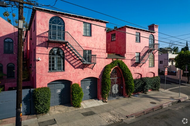 1425-1431 1/2 Fairbanks Pl