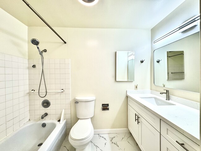Photo - 11008 NE 68th St Unidad #719