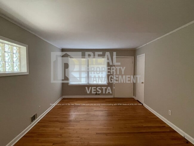 Photo - 1589 Canterbury Rd