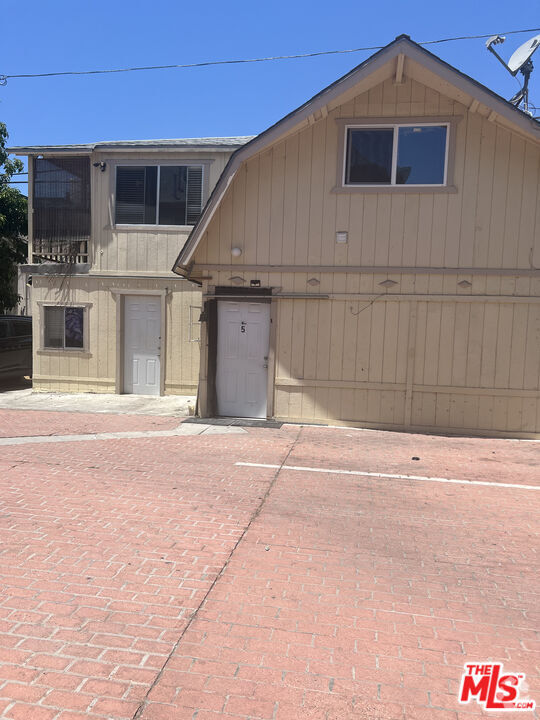 Building Photo - 2217 S Hobart Blvd Rental