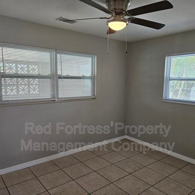 Photo - 2721 Elmwood St