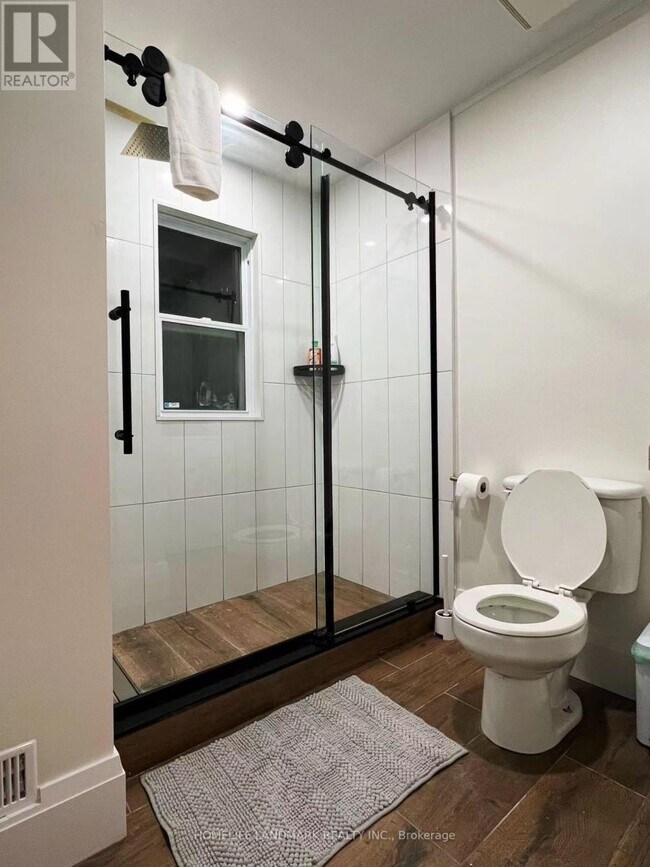 Photo - 5765 Byng Ave