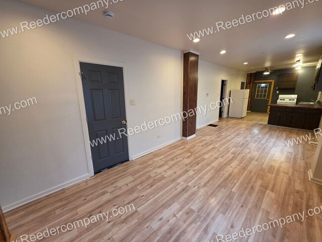 Photo - 4947 Northcote Ave Unit 1R