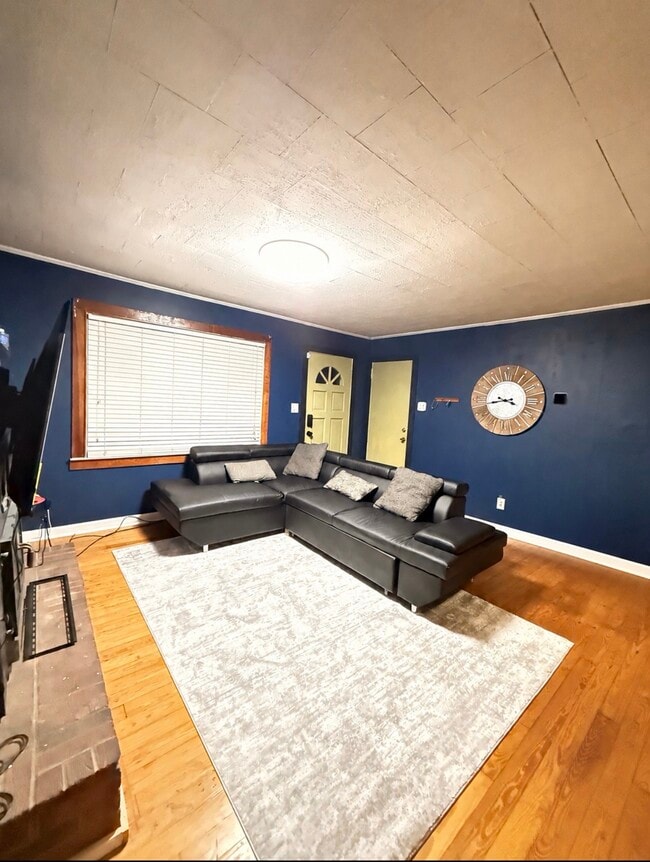 Photo - 973 8th Ave NW