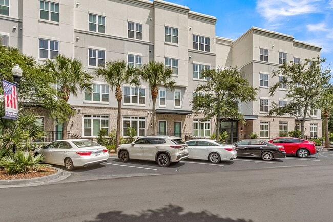 Building Photo - 200 River Landing Dr