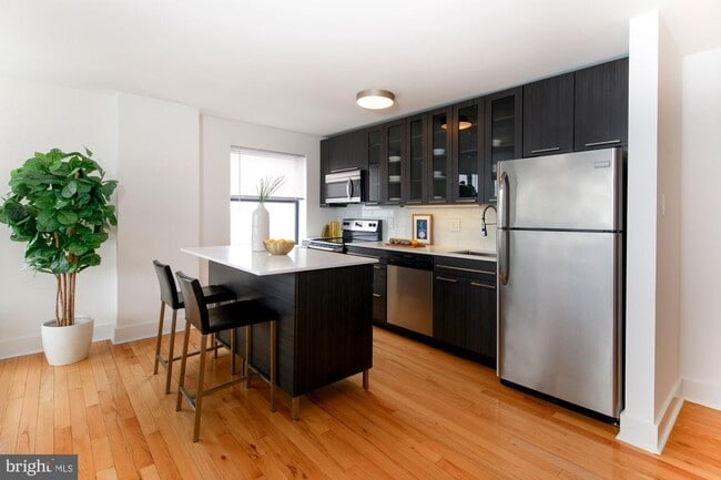 Building Photo - 633 W Rittenhouse St Unit B1108
