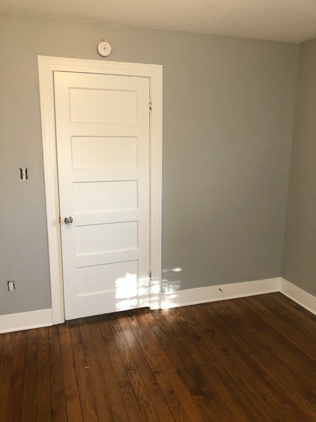 Bedroom 1 - 1010 Cass St