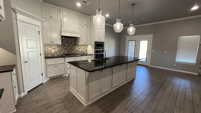 Photo - 19017 Grove Pkwy