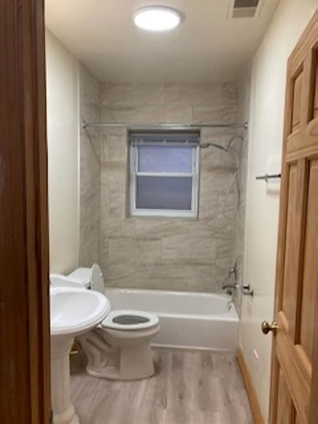 Main Bath - 7303 N Wolcott Ave Unit 1