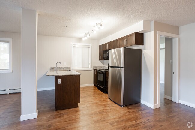 2BR, 2BA - 988SF - Village at the Hamptons