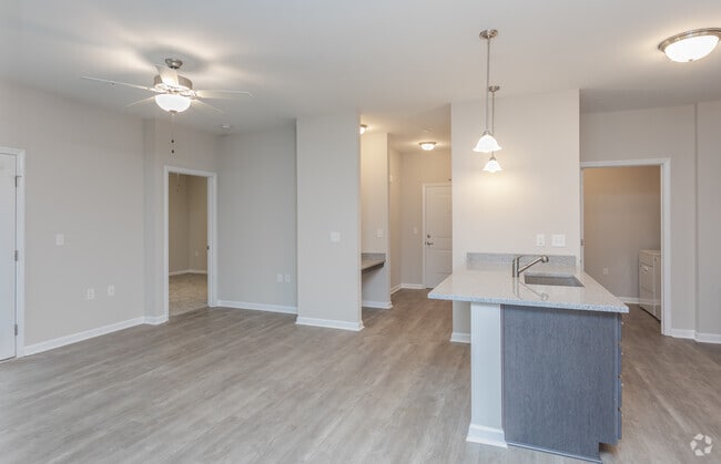 2BR, 2BA - 1100SF - Living Area