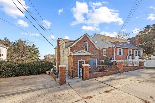 Photo - 124 Alexander Ave