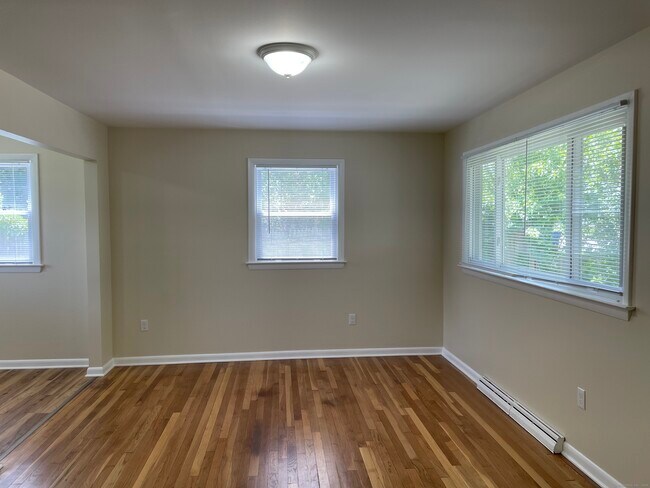 Photo - 689 Newhall St