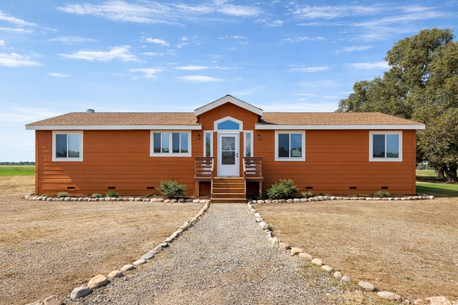 Building Photo - Charming Country property - 2 Bed/ 2 Bath with office- Home with Scenic Views and Land