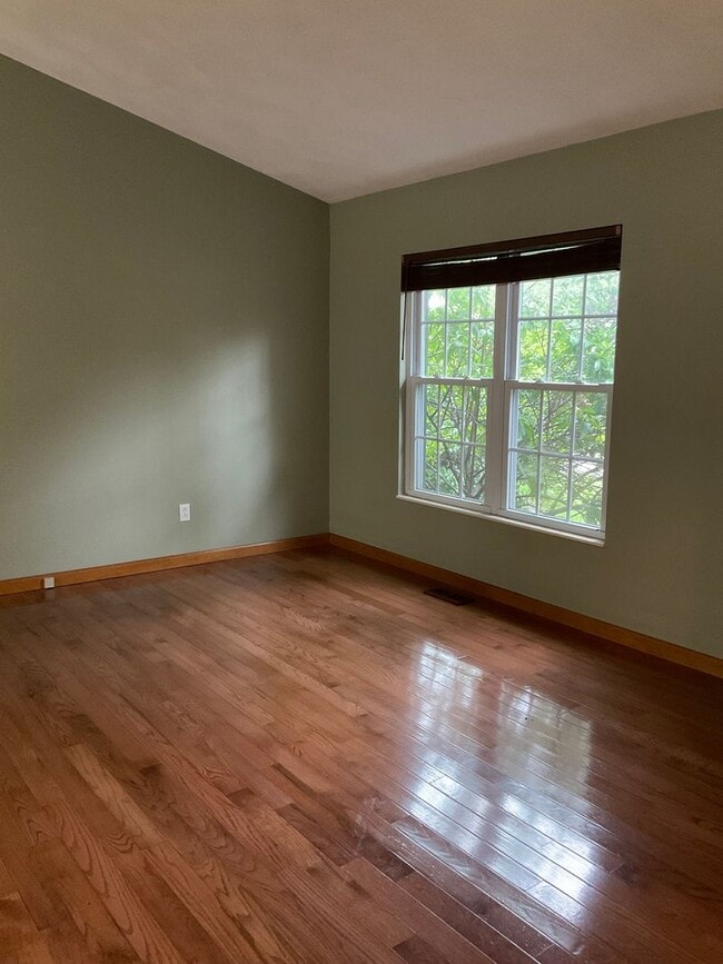 Photo - 129 Huntleigh Dr