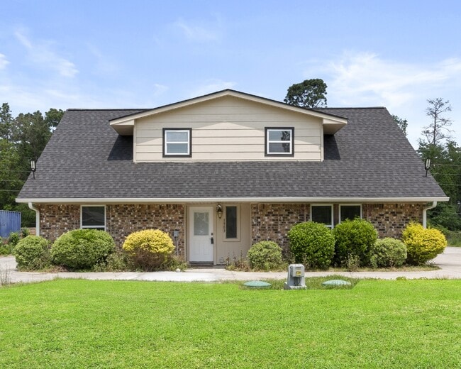 Photo - 1903 Pinewoods Way