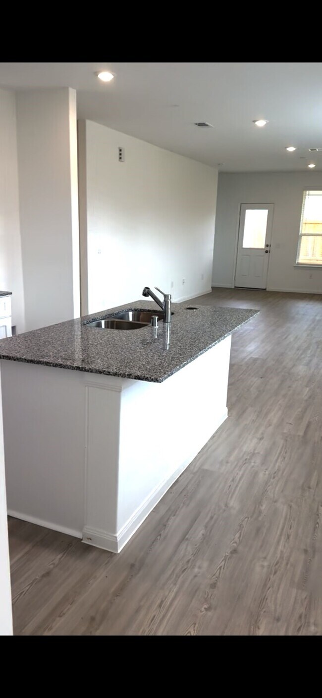 Photo - 26073 Hampshire Dr