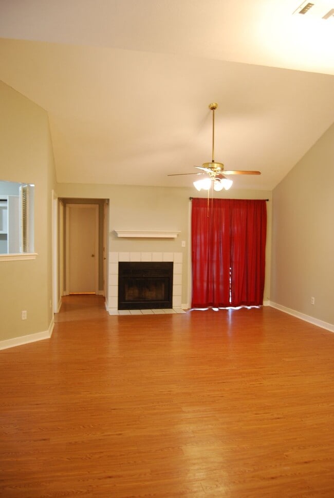 Photo - 304 Indian Summer Ln