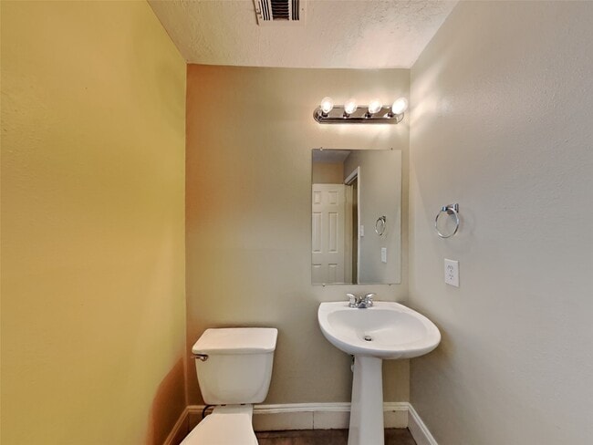 Building Photo - 20930 Grovedale Dr