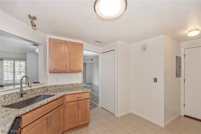 Building Photo - 26101 Village Ln Unit 107