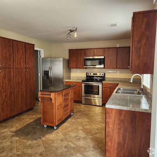 Building Photo - 4976 N Perth St Rental