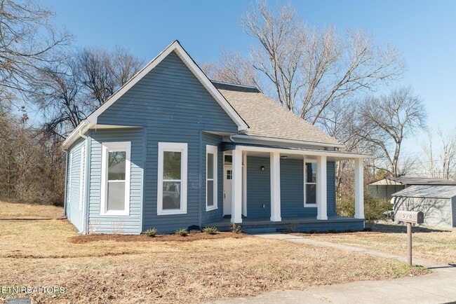 Photo - 570 Monroe St