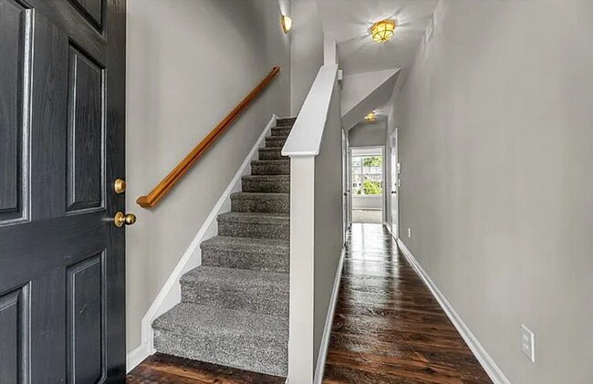 Photo - Beautiful 3 bedroom, 3 1/2 bathroom townhome in Tarrant Trace