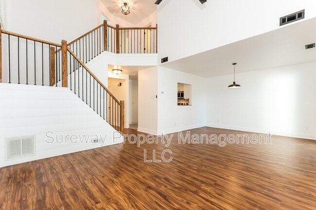 Photo - 316 Lake Side Dr