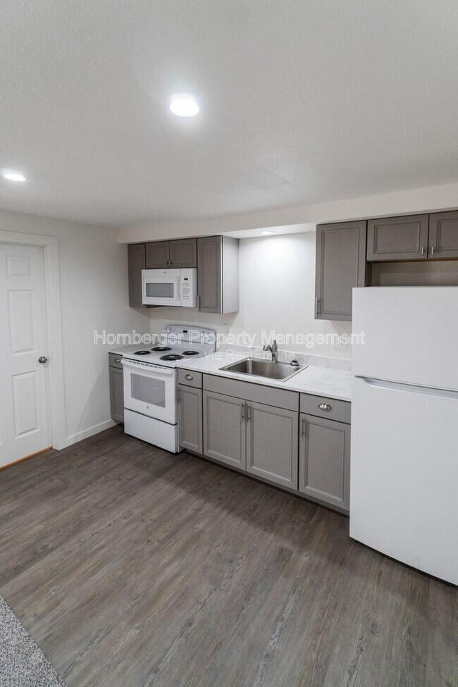 Photo - 911 E Bridgeport Ave Unit B