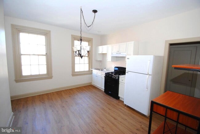 Photo - 30 W Union St