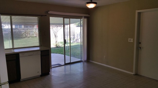 Photo - 7627 Glen Mont