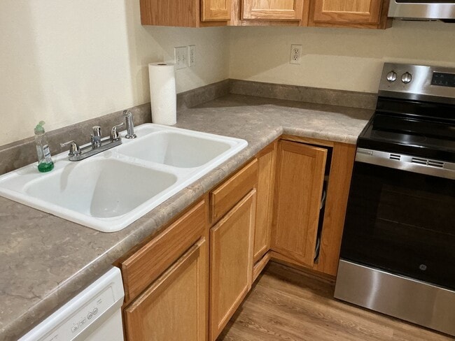 Photo - 3330 Apple Blossom Way
