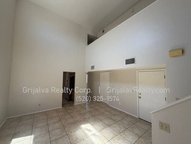 1634 E Calle Grandiosa